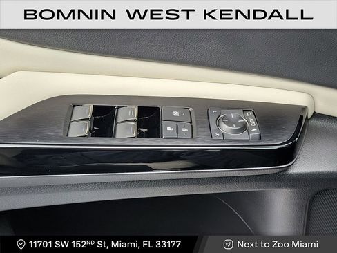 Used 2025 Lexus ES 350 w/ Premium Package image 32