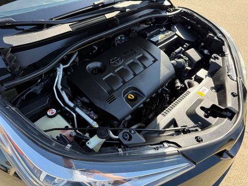 Used 2019 Toyota C-HR Limited FWD image 31