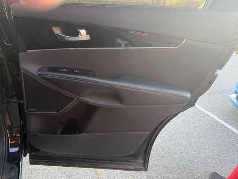 Used 2016 Kia Sorento SX image 23