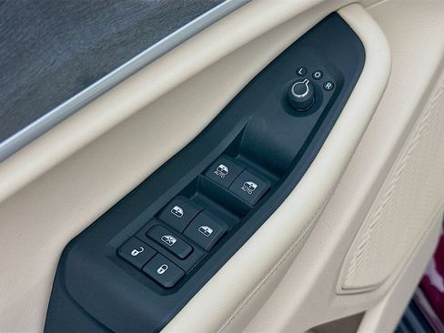 Certified 2025 Jeep Grand Cherokee Limited w/ Luxury Tech Group II AWD/4WD image 28