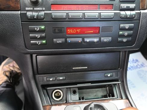 Used 2002 BMW 325i Sedan RWD image 28