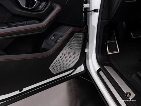 Used 2019 Lamborghini Urus AWD/4WD image 19