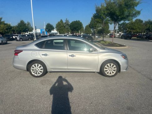 Used 2017 Nissan Sentra SV FWD image 4