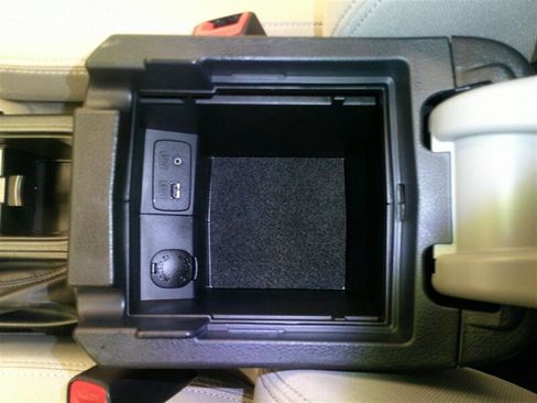 Used 2015 Subaru Forester 2.5i Premium w/ All-Weather Package image 17