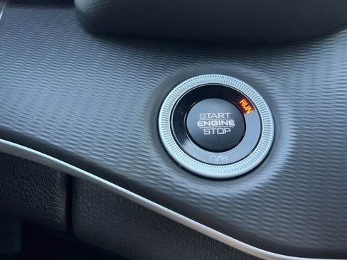 New 2025 Jeep Grand Cherokee Altitude image 28