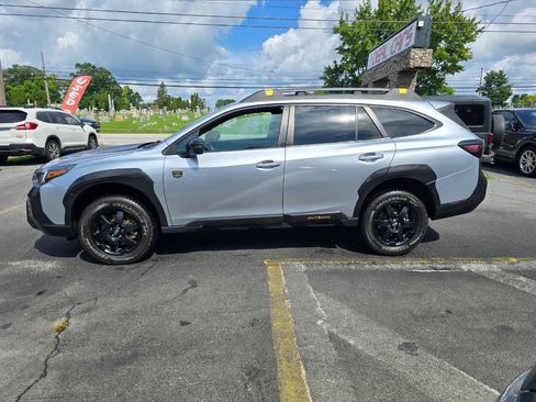 Used 2022 Subaru Outback Wilderness AWD/4WD image 6