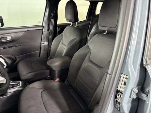 Used 2019 Jeep Renegade Latitude w/ Safety and Security Group FWD image 14