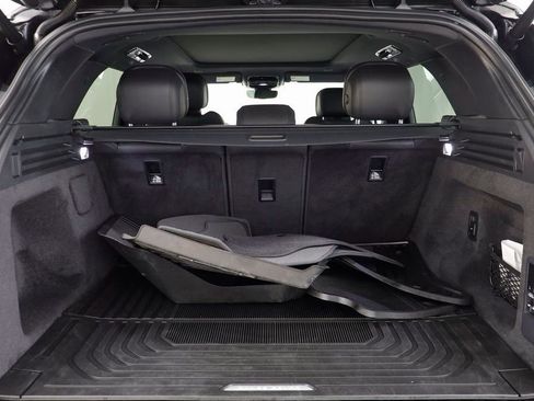 Used 2025 Land Rover Range Rover Sport SE image 15