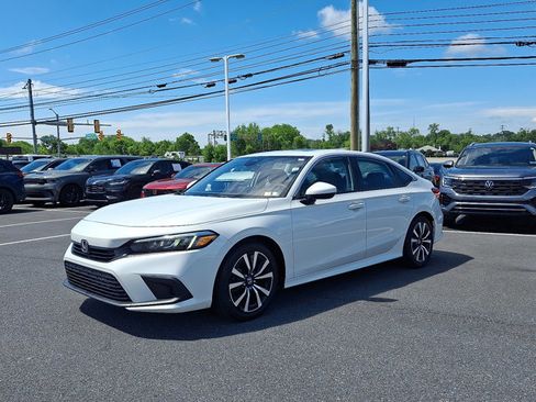 Used 2023 Honda Civic EX image 3