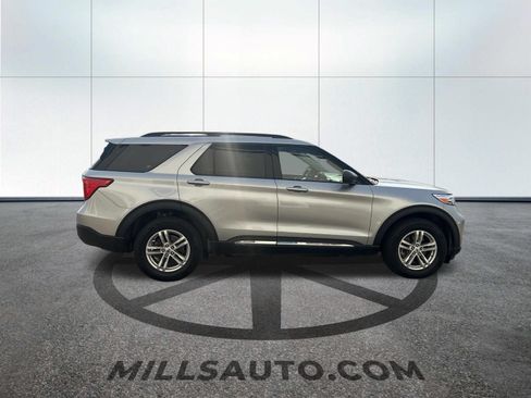 Used 2024 Ford Explorer XLT w/ Equipment Group 202A AWD/4WD image 3