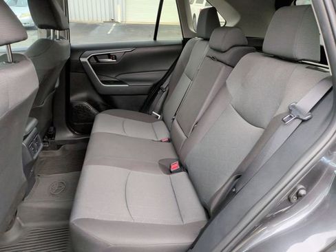 Used 2025 Toyota RAV4 XLE FWD image 31