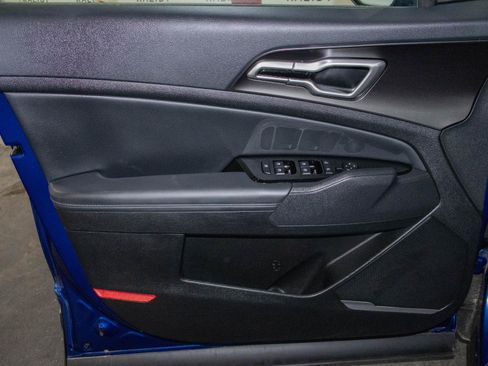 Used 2025 Kia Sportage EX w/ Premium Package FWD image 11