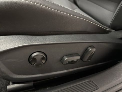 Used 2025 Volkswagen Jetta SE w/ Sunroof Package image 8