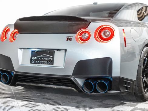 Used 2015 Nissan GT-R Black Edition AWD/4WD image 9