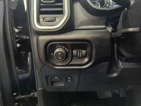 Used 2019 RAM 1500 Laramie AWD/4WD image 17