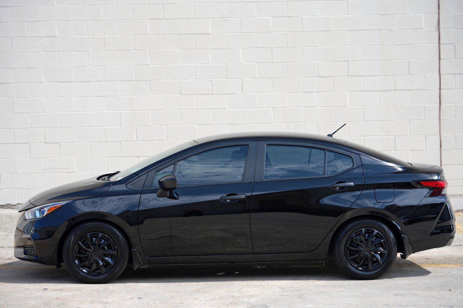 Used 2021 Nissan Versa S FWD image 42
