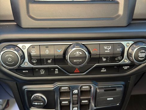 Used 2022 Jeep Wrangler Unlimited Sport image 17