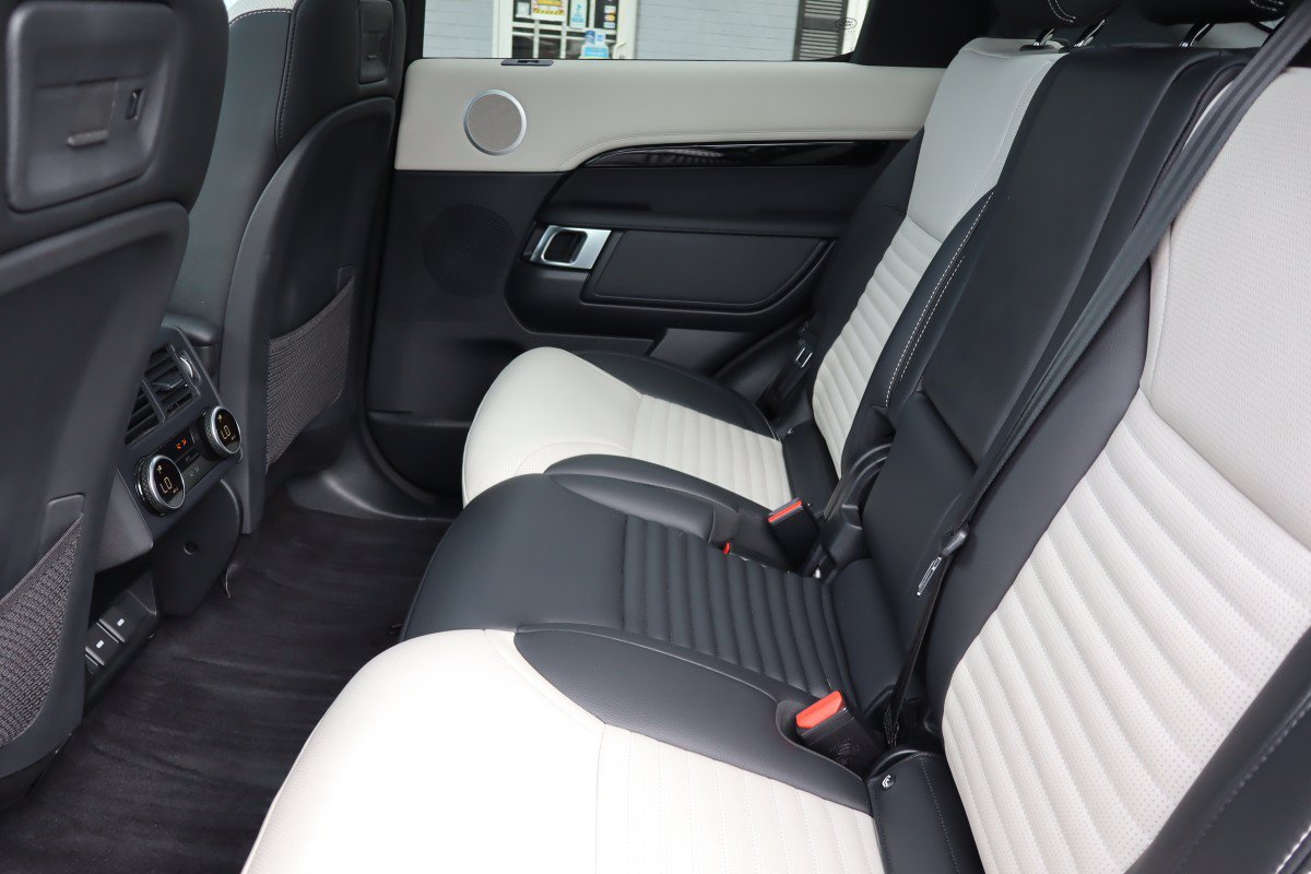 Used 2023 Land Rover Discovery S R-Dynamic AWD/4WD image 29