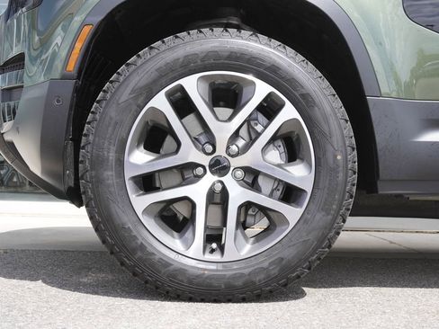 New 2026 Land Rover Defender 110 S AWD/4WD image 32