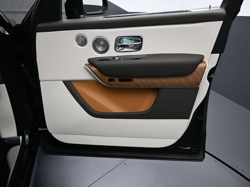 New 2026 Rolls-Royce Cullinan AWD/4WD image 30