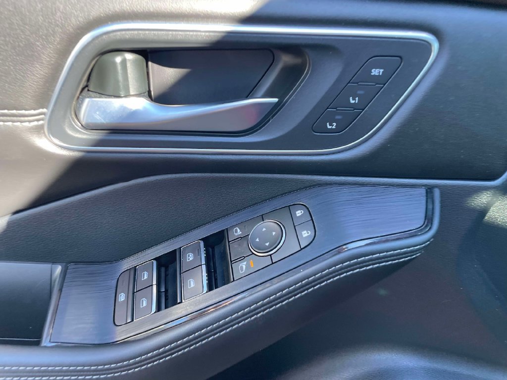 Used 2023 Nissan Rogue Platinum w/ Platinum Premium Package AWD/4WD image 19