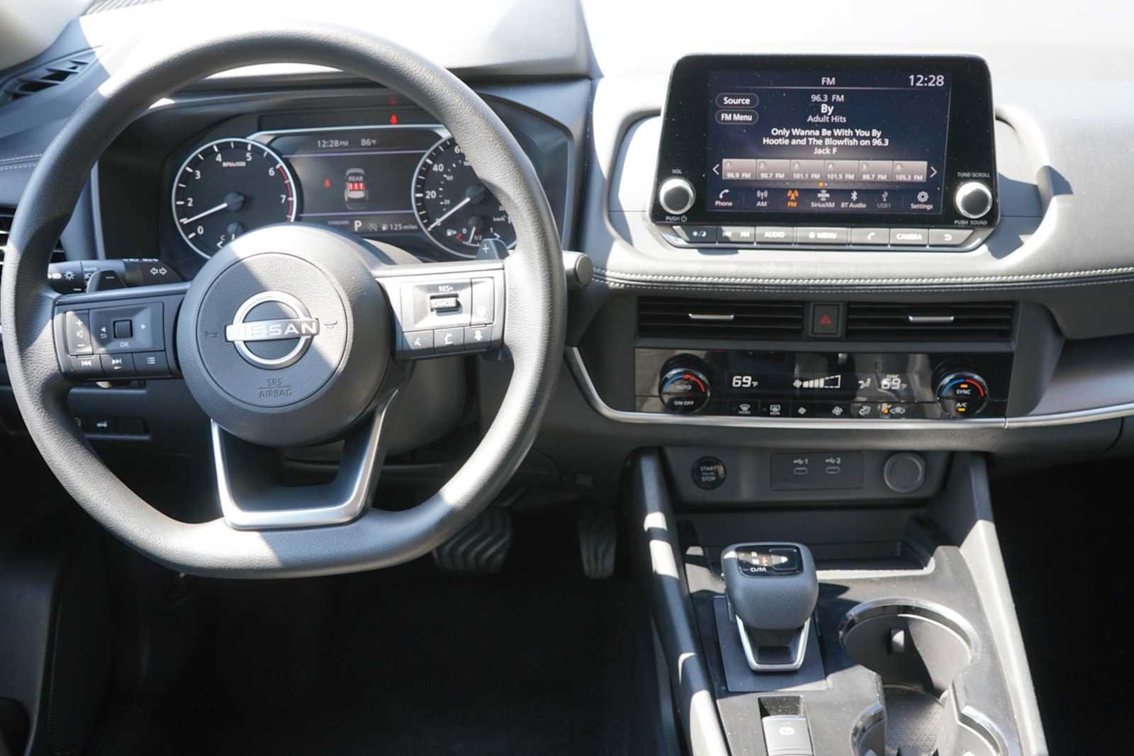 Used 2024 Nissan Rogue SV FWD image 18