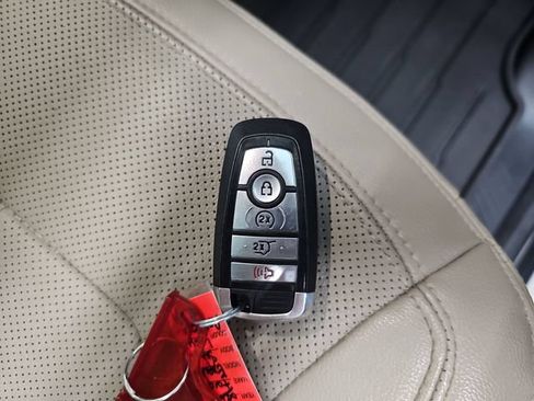 Used 2023 Ford Expedition Limited AWD/4WD image 28