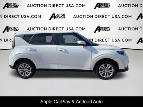 Used 2023 Kia Soul LX image 9