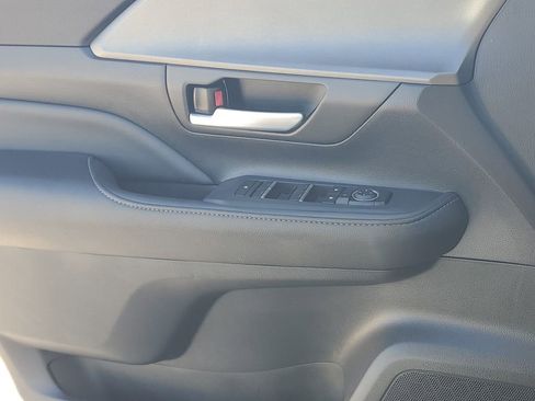 Used 2025 Toyota Grand Highlander XLE image 32