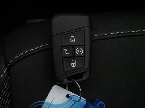 Used 2024 Volkswagen Taos SE image 31