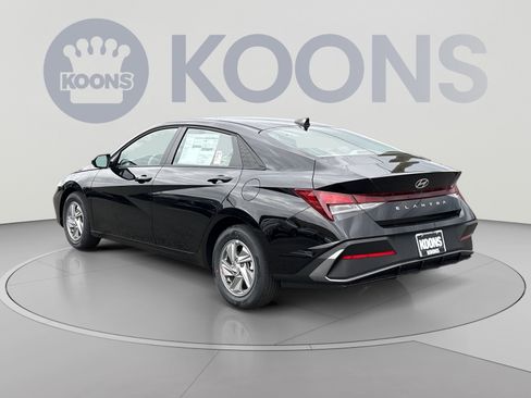 New 2026 Hyundai Elantra SE FWD image 4