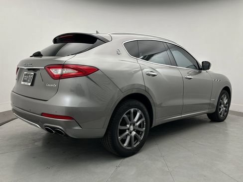 Used 2018 Maserati Levante GranLusso AWD/4WD image 12