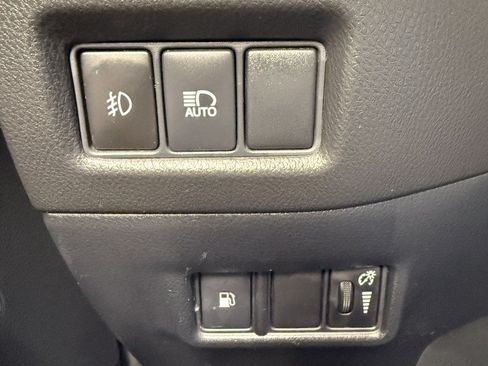 Used 2018 Toyota C-HR XLE FWD image 29