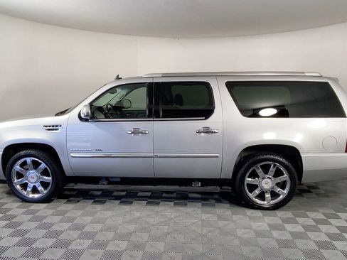 Used 2011 Cadillac Escalade ESV Premium image 2