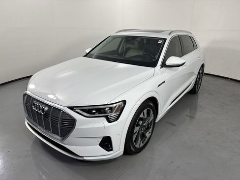 Used 2021 Audi e-tron Prestige w/ Prestige Package AWD/4WD image 32
