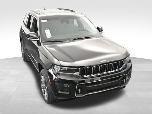 Used 2024 Jeep Grand Cherokee Overland w/ Luxury Tech Group IV image 47