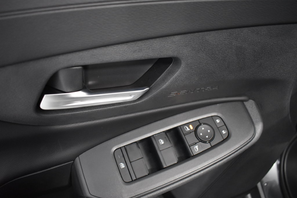 Certified 2026 Nissan Sentra SV w/ SV Convenience Package FWD image 15