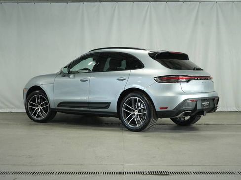 Certified 2024 Porsche Macan image 3