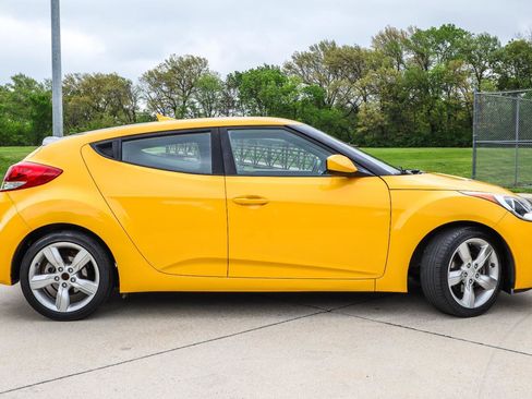 Used 2015 Hyundai Veloster FWD image 5