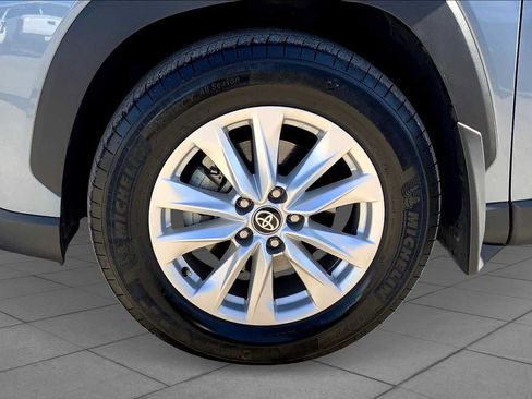Used 2024 Toyota Corolla Cross LE FWD image 11