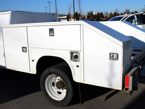 Used 2015 Ford F550 2WD Regular Cab Super Duty image 3