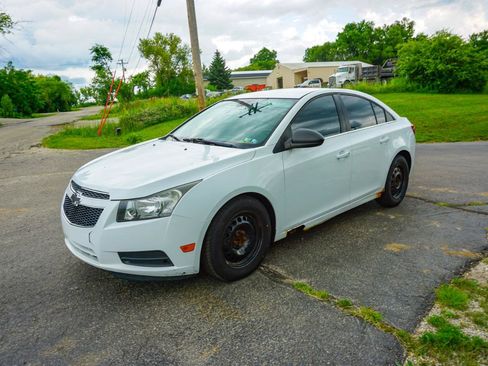 Used 2012 Chevrolet Cruze LS w/ Connectivity Package FWD image 4