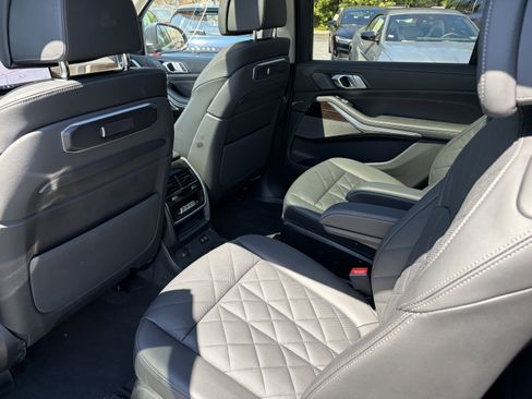Certified 2025 BMW X7 xDrive40i w/ Premium Package AWD/4WD image 5