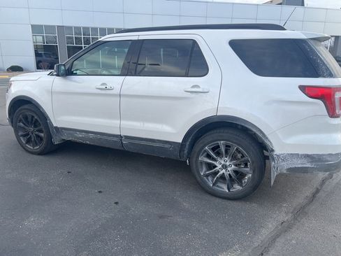 Used 2019 Ford Explorer XLT w/ XLT Sport Appearance Package image 10