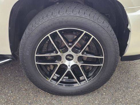 Used 2013 Cadillac Escalade Luxury AWD/4WD image 31