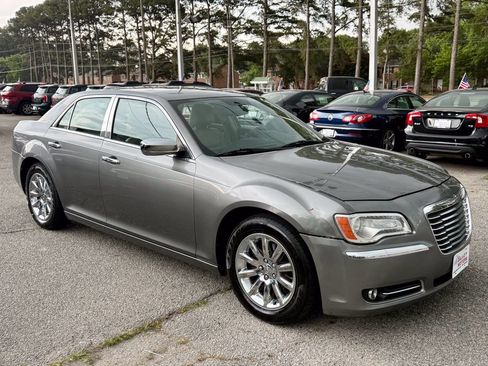 Used 2012 Chrysler 300 Limited RWD image 3