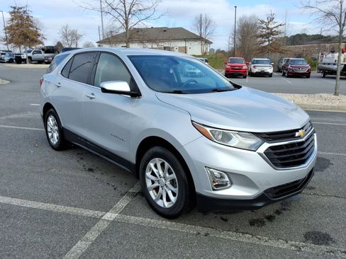 Used 2019 Chevrolet Equinox LT image 3