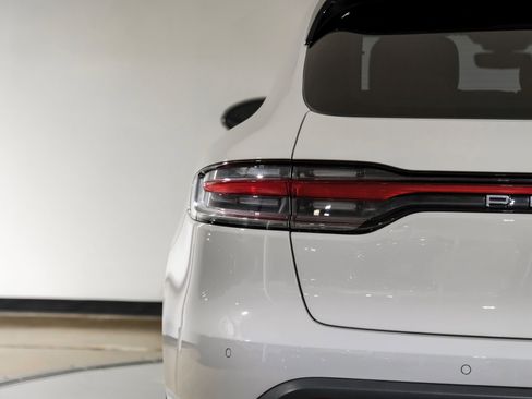 Used 2023 Porsche Macan Turbo image 56