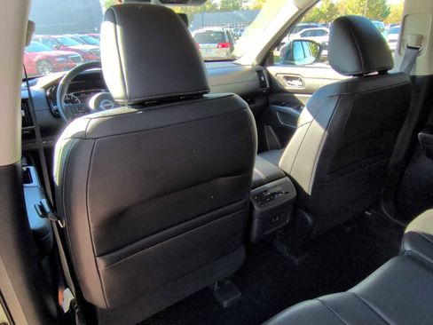 Used 2022 Nissan Pathfinder SL image 19