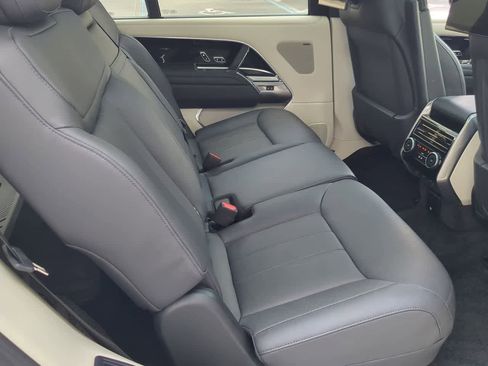 Used 2024 Land Rover Range Rover Long Wheelbase SE AWD/4WD image 19